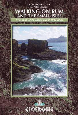 Peter Edwards - Walking on Rum and the Small Isles, Häftad