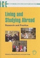 bokomslag Living and Studying Abroad