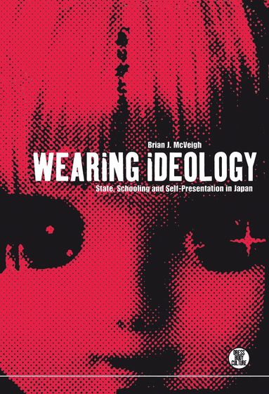Brian J. McVeigh, Joanne B. Eicher - Wearing Ideology, Häftad