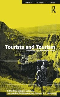 bokomslag Tourists and Tourism