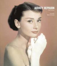 bokomslag Audrey hepburn - a life in pictures