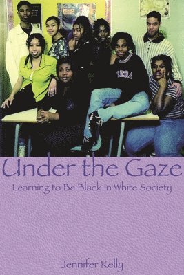 Jennifer Kelly - Under the Gaze: Learning to Be Black in White Society, Häftad