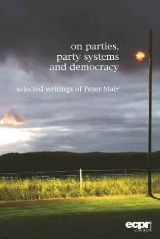 Peter Mair, Ingrid van Biezen - On Parties, Party Systems and Democracy, Inbunden