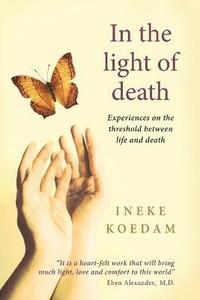 bokomslag In the Light of Death: Experiences on the Threshold Between Life and Death