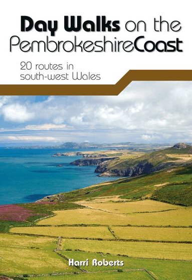 Harri Roberts - Day Walks on the Pembrokeshire Coast, Häftad