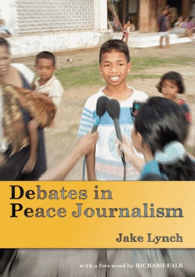 Jake Lynch - Debates in Peace Journalism, Häftad
