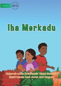 bokomslag At The Market - Iha Merkadu