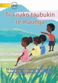 bokomslag Let's Go Up To The Mountain - Ti a nako taubukin te maunga (Te Kiribati)