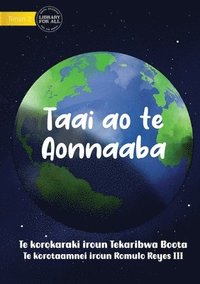 bokomslag The Sun And The Earth - Taai ao te Aonnaaba (Te Kiribati)