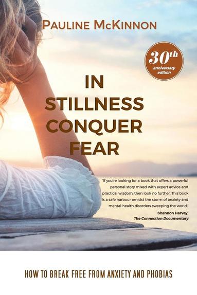 bokomslag In Stillness Conquer Fear: How to Break Free from Anxiety and Phobias Revised 30th Anniversary Edition
