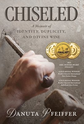 Danuta Pfeiffer - Chiseled: A Memoir of Identity, Duplicity, and Divine Wine, Inbunden
