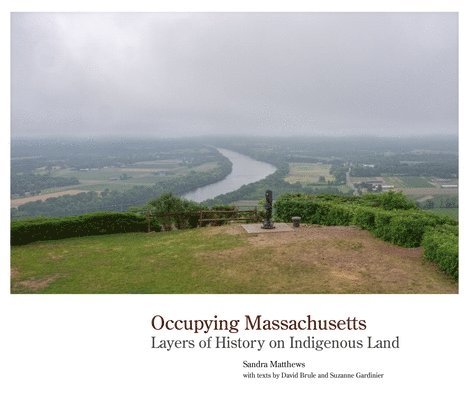 Sandra Matthews - Occupying Massachusetts, Inbunden