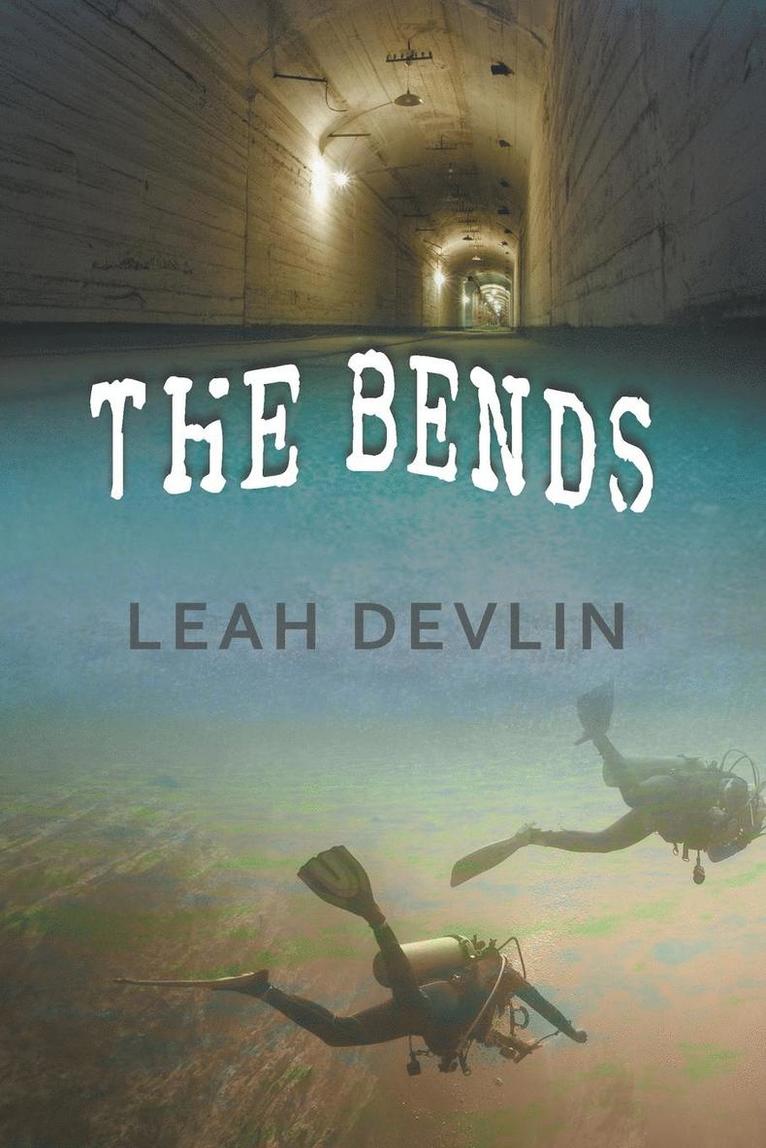 Leah Devlin - Bends (The Woods Hole Mysteries Book 3), Häftad