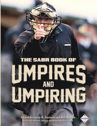 bokomslag The SABR Book of Umpires and Umpiring