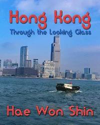 bokomslag Hong Kong Through the Looking Glass: A Photographic Exploration