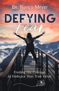 bokomslag Defying Fear: Finding the Courage to Embrace Your True Value