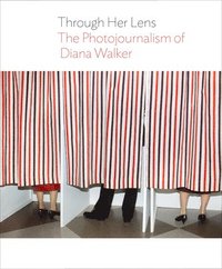 bokomslag Through Her Lens: The Photojournalism of Diana Walker