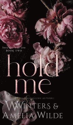 W Winters, Amelia Wilde - Hold Me, Inbunden