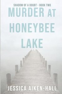 bokomslag Murder at Honeybee Lake
