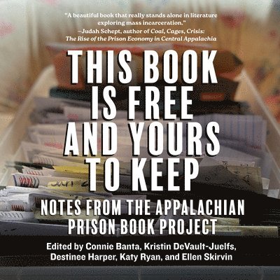Connie Banta, Kristin DeVault-Juelfs, Destinee Harper, Katy Ryan, Ellen Skirvin - This Book Is Free and Yours to Keep, Häftad. Tillgänglighet: Lägg i varukorg