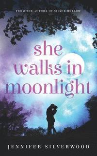 bokomslag She Walks in Moonlight