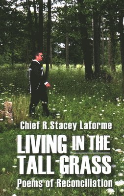 bokomslag Living in the Tall Grass: Poems of Reconciliation