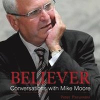 bokomslag Believer: Conversations with Mike Moore