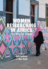 bokomslag Women Researching in Africa