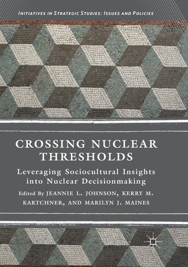 Jeannie L. Johnson, Kerry M. Kartchner, Marilyn J. Maines - Crossing Nuclear Thresholds, Häftad