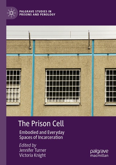 Jennifer Turner, Victoria Knight - Prison Cell, Häftad