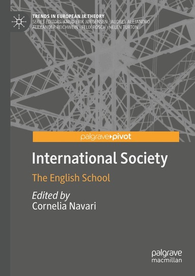Cornelia Navari - International Society, Häftad