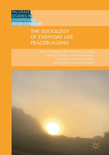 John D. Brewer, Bernadette C. Hayes, Francis Teeney, Katrin Dudgeon, Natascha Mueller-Hirth, Shirley Lal Wijesinghe - Sociology of Everyday Life Peacebuilding, Inbunden