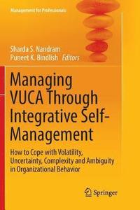 bokomslag Managing VUCA Through Integrative Self-Management