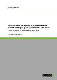 bokomslag Fußball - Einführung in das Zusammenspiel durch Bewältigung von taktischen Spielformen