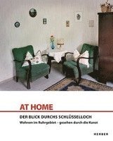 bokomslag AT HOME - Der Blick durchs Schlüsselloch