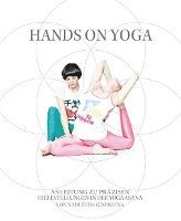 bokomslag Hands on Yoga