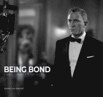 bokomslag Being Bond: Daniel Craig - Ein Rückblick