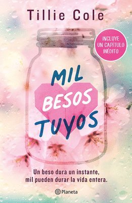 bokomslag Mil Besos Tuyos (Incluye Captulo Indito) / A Thousand Boy Kisses (with an Unpublished Chapter)