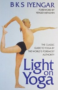 bokomslag Light on Yoga