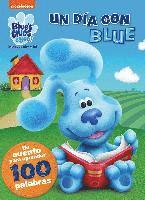 bokomslag Un día con Blue. Un cuento para aprender 100 palabras (Blue's Clues & You! | ¡Pistas de Blue y tú!)