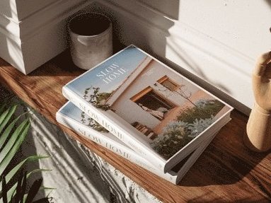 bokomslag SLOW HOME. Interiors and Lifestyle in Harmony with Time