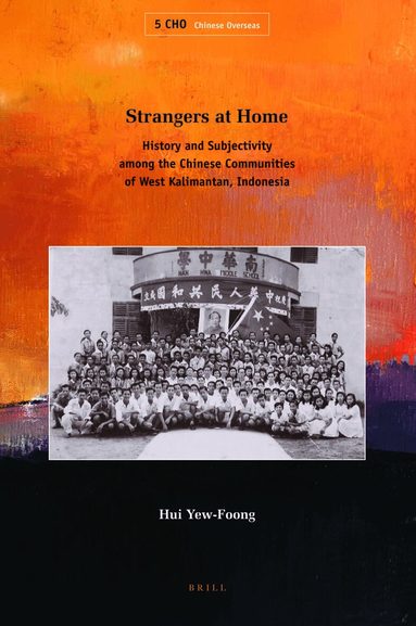 Yew-Foong Hui - Strangers at Home, Inbunden
