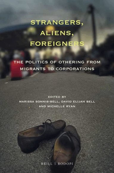 Marissa Sonnis-Bell, David E. Bell, Michelle Ryan - Strangers, Aliens, Foreigners, Häftad