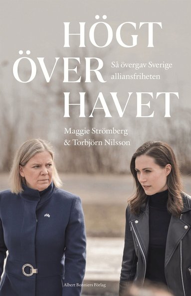 Maggie Strömberg, Torbjörn Nilsson - Högt över havet : så övergav Sverige alliansfriheten, Inbunden