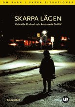 Gabriella Ekelund, Annamaria Dahlöf - Skarpa lägen : [om barn i svåra situationer : en handbok], Häftad
