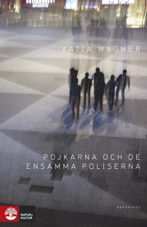 bokomslag Pojkarna och de ensamma poliserna