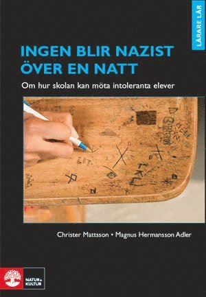 bokomslag Ingen blir nazist över en natt : om hur skolan kan möta intoleranta elever