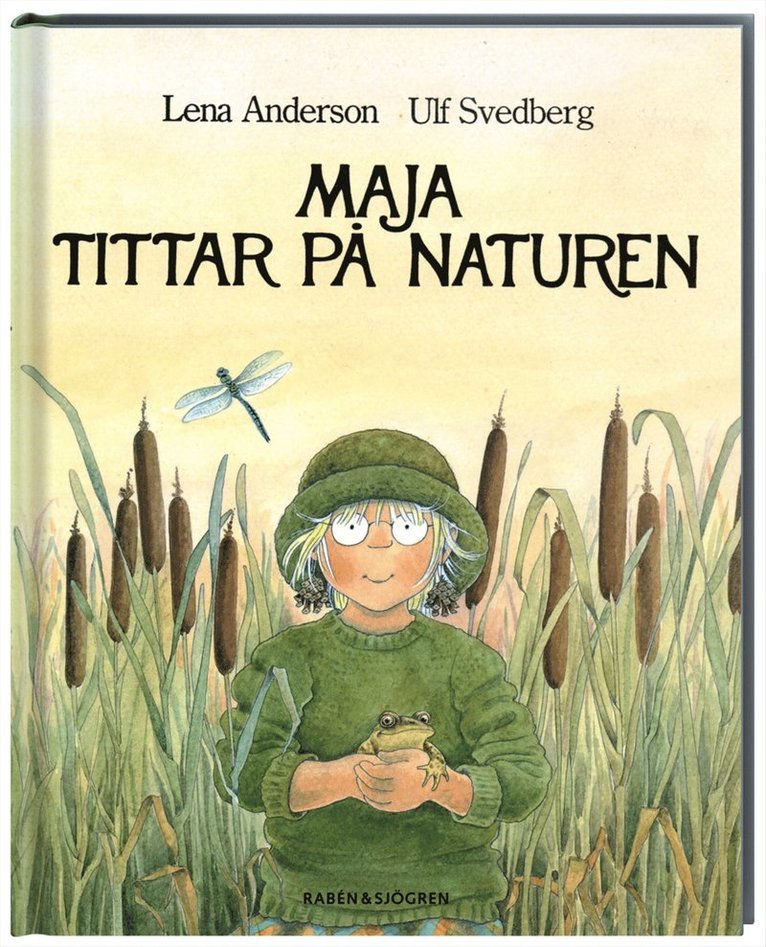 Maja tittar på naturen