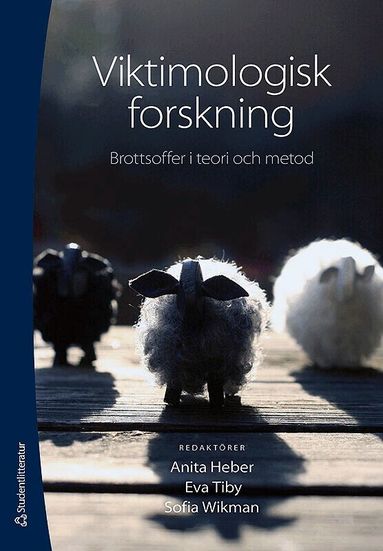 Annika af Sandeberg, Ulf Borelius, Nils Christie, Görel Granström, Stig Grundvall, Cecilia Hansen Löfstrand, Margareta Hydén, Håkan Jönson, Carina Ljungwald, Bo Nilsson, Anna Rypi, David Shannon, Annelie Siring, Sara Uhnoo, Ulla-Britt Wennerström, Lisa Westfelt, Malin Åkerström, Anita Heber, Eva Tiby, Sofia Wikman - Viktimologisk forskning, Häftad