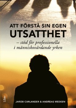 bokomslag Att förstå sin egen utsatthet : stöd för professionella i människovårdande yrken